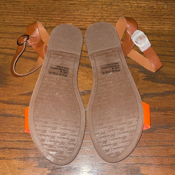 NWB sandals - Picture 2 of 4